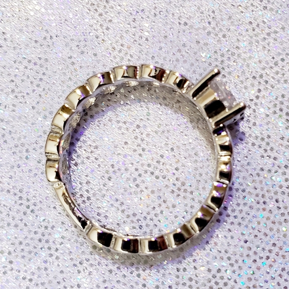 Size 6 Sterling silver CZ Crystal heart ring - Picture 11 of 11